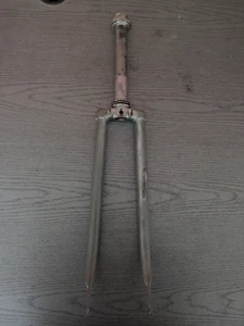 Fourche de vélo vintage ancien gris pour roue de 600 avec boitier de direction - Imagen 1 de 3