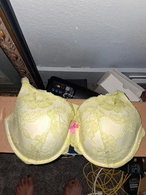 Sujetador Victoria's Secret Talla 38DD Foto 1 de 4