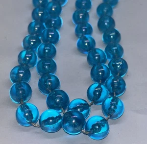 Collana vintage anni '70 turchese blu plastica acrilico lucite perline 33" - Foto 1 di 5