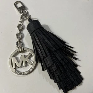 Michael Kors Schlüsselanhänger Schlüsselanhängsel Taschenanhänger silberfarben + schwarze Quaste Markenlos - Bild 1 von 18