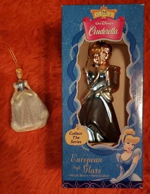 Adorno de vidrio europeo Cenicienta y Príncipe clásicos de Disney de colección 1999 nuevo en caja Foto 1 de 4