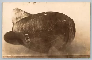 Cartolina WWI WWII tedesca salsiccia palloncino Zeppelin dirigibile sbarramento RPPC - Foto 1 di 2