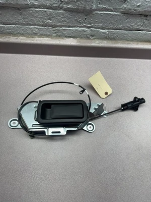 Chevrolet Blazer 2019-2025 asiento trasero izquierdo manija de liberación palanca y cable OEM Foto 1 de 4