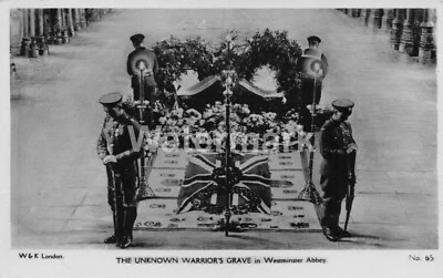 0165. Unknown Warriors Grave, Westminster. Unposted W&K RPPC. - Image 1 of 2