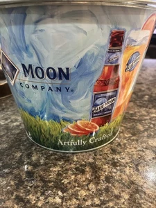 Cubo de hielo de cerveza Blue Moon - Enfriador de cubo de metal coleccionable para servir artículos de bar - Imagen 1 de 7