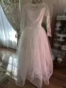 Vintage 50's Wedding Gown Dress Costume Tulle Bottom Lace Sleeves Top Small WOW! - Picture 1 of 16