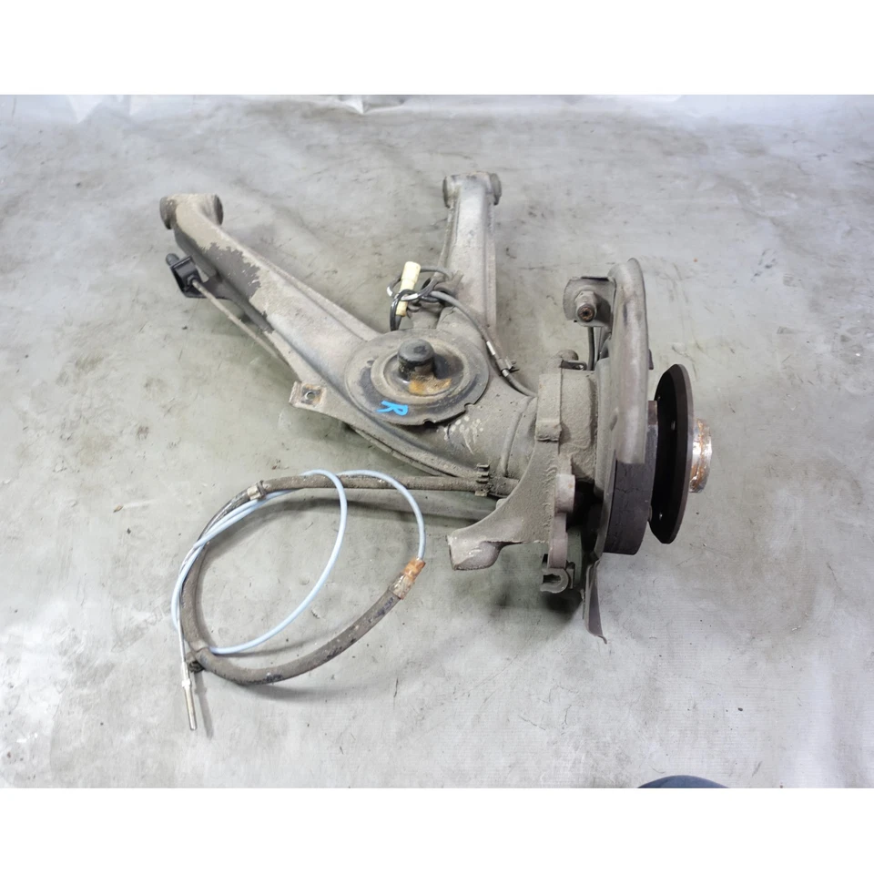 Brazo de control de arrastre trasero derecho BMW E30 serie 3 fabricante de equipos originales de fábrica 1986-1993 Foto 1 de 4