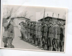 altes Foto Wehrmacht angetreten 1943, 11x8cm - Picture 1 of 1
