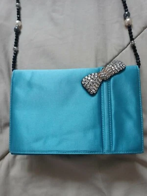 Bolso de mano valentino garavani Night azul satinado cadena 7,5 pulgadas x 5 pulgadas x 2 pulgadas, plumero Foto 1 de 4