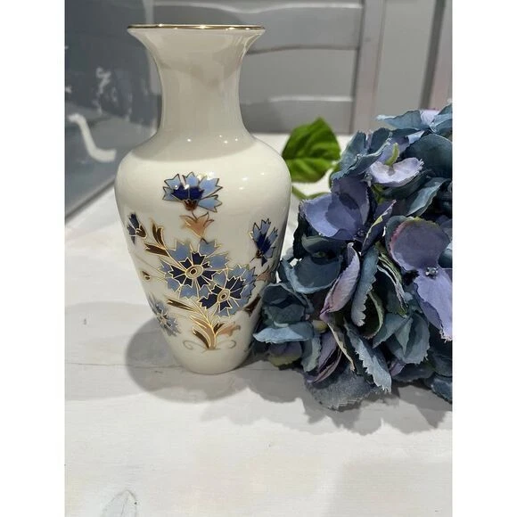 Jarrón Zsolnay Hungría porcelana pintada a mano con adornos de aciano y oro Foto 1 de 4