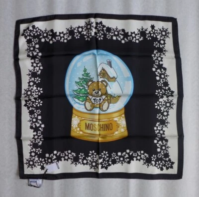 NUEVO CON ETIQUETAS Moschino Larioseta 100% Seda Oso de Peluche Juguete Globo de Nieve Bufanda Hecho en Italia Foto 1 de 4