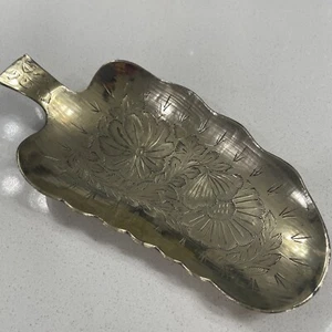 Bandeja de baratija de flores en forma de hoja de latón plato de joyería India estampado - Imagen 1 de 9