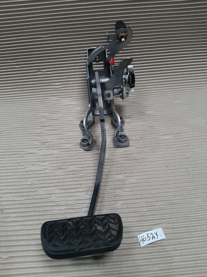 Toyota Yaris Hybrid 2019 Brake Pedal 89510-33020  - Image 1 of 4