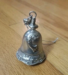 Adorno de campana de ángel de Navidad de metal plateado para la paz - Imagen 1 de 6