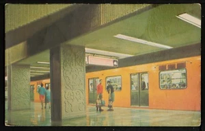 43-TRAINS & RAILROAD -MEXICO, Interior del Metro Estación Insurgentes México,DF - Picture 1 of 2