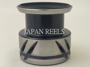 NEW SHIMANO 23 STRADIC 2500 HG FM GENUINE SPOOL fits C3000XG FM *FAST DELIVERY* - Picture 1 of 2