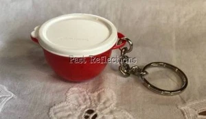 TUPPERWARE RED MEGA THATSA BOWL KEYCHAIN KEYRING RARE - Picture 1 of 1