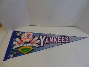 Vintage 30 x 12 NY New York Yankees Baseball Wincraft Felt Triangle Wall Pennant - Picture 1 of 10