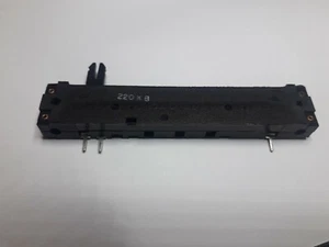 RADIOHM 220KB Curseur Potentiomètre Slide.Neuf. - Picture 1 of 5