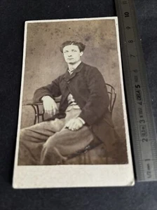 CDV ritratto di uomo seduto dello studio Francesco Gioia di Terni. - Imagen 1 de 3