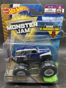Hot Wheels Monster Jam 1:64 Grave Digger The Legend Kill Devil Hills Signiert Neu - Bild 1 von 3