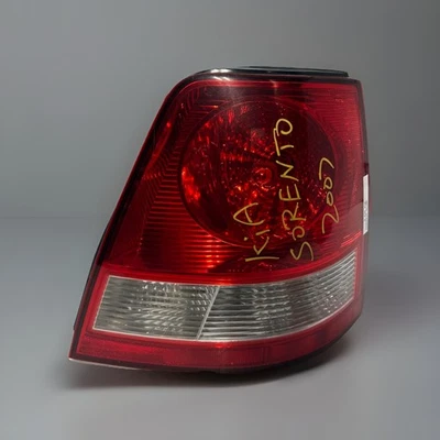 GENUINE 2003 2006 KIA SORENTO RIGHT HAND PASSENGER SIDE REAR TAIL LIGHT OEM Foto 1 de 4