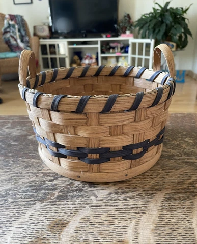 Amish Basket  Round Signed Cover