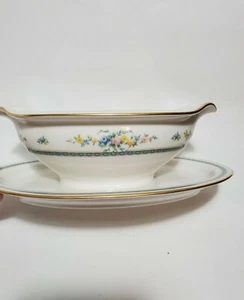 Noritake Ivory China 7228 Amenity Gravy Boat with Attached Under Plate - Picture 1 of 9