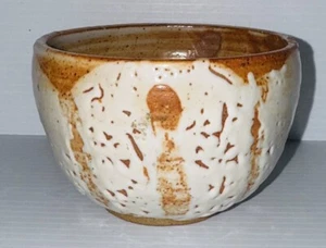 Tazón de gres hecho a mano de cerámica de estudio de arte asiático esmalte blanco firmado TAZ! - Imagen 1 de 12