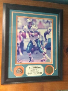 Dan Marino Highland Mint HOF Pin Photo Medallion - Picture 1 of 7