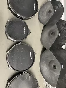 M Alesis Mesh (4) Drum Pads (3) Becken (Dual Zone) Command Surge DM10 E-Drum - Bild 1 von 15