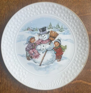 Placa de porcelana AVON 1986 "A CHILD'S CHRISTMAS" - ADORNO DE ORO 22K - IOB - Imagen 1 de 5