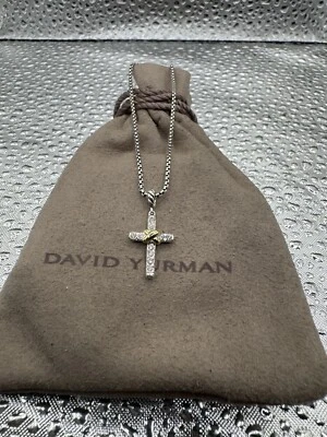 Collar David Yurman Pequeño Cruz Diamante Con Oro 18k 17" Foto 1 de 4