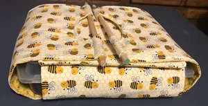Casserole Cake Cozy Carrier Caddy Bees Pattern Fabric Wood Handles Handcrafted - Picture 1 of 7