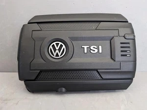 66026004 OEM Genuine Volkswagen Jetta Beetle Passat TSI Engine Cover 06K103925D - Picture 1 of 13