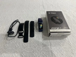 Fitbit Charge 5 With New Fabric Band, Box, USB Charger & Additional Band - Picture 1 of 8