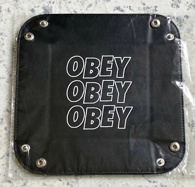 OBEY Catch-All/Joyería/Borrita BANDEJA Esquinas a Presión 4. 5" Negro con Logo Blanco NUEVO Foto 1 de 4