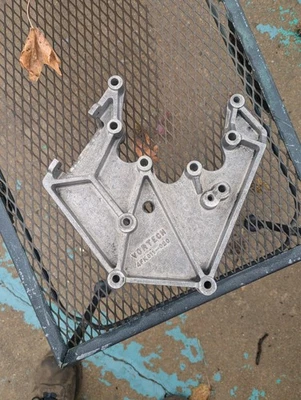 Soporte de montaje delantero sobrealimentador Ford Mustang Cobra 1996-1998 4,6 L 4 V Vortech Foto 1 de 3