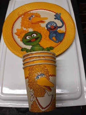  Plaza Sésamo BIG BIRD 4 TAZAS DE PAPEL 2 Platos Cumpleaños Fiesta Suministros De Colección Foto 1 de 3