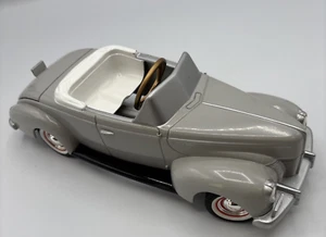 Getriebe 1940 Ford Deluxe Coupe Cabrio Tretauto Bank Diecast grau OHNE SCHLÜSSEL - Bild 1 von 21