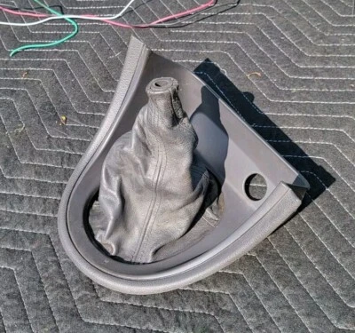 1999-2004 FORD MUSTANG SHIFTER BEZEL CHARCOAL BLACK WITH CIGARETTE LIGHTER OEM Foto 1 de 4