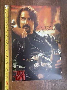 Tom Savini "Sex Machine" From Dusk Till Dawn signed Autogramm 8 1/2x11 Foto - Bild 1 von 1