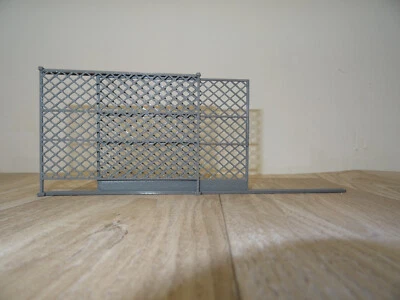 Industrie Metallzaun Zaun Toranlage Schiebetor Bausatz  1:32 Spur 1 Diorama - Bild 1 von 4