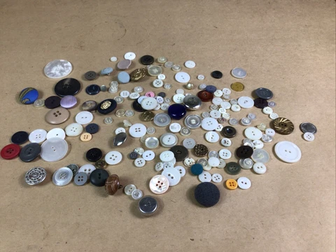Fantastic Antique Vintage lot of large/small buttons Great Mix Cover
