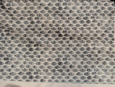 Euro farsa geométrica West Elm blanca y azul-gris 100 % algodón orgánico Foto 1 de 3