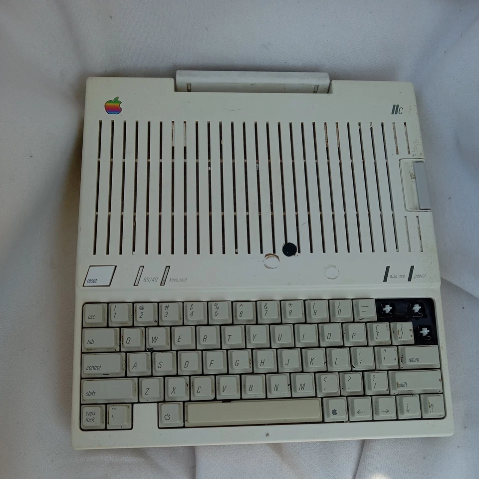 Computadora Apple IIC A2S4000 SIN PROBAR SIN CABLES/ACCESORIOS  Foto 1 de 4