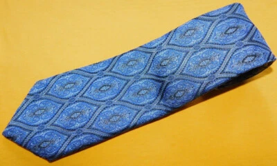 BIRMANIA BIBAS SIETE PLIEGUES AZUL/BLANCO/NEGRO CORBATA GEOMÉTRICA - CORBATAS - CORBATAS DE DISEÑO Foto 1 de 4