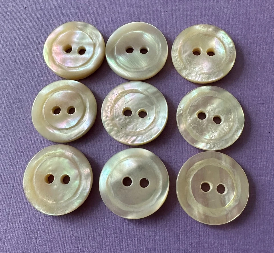 Botones de madreperla vintage con iridiscencia arco iris Foto 1 de 1