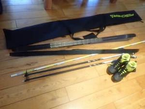 FISCHER Langlauf Skiset Damen wie NEU - nur 1 x 10 km gefahren - Bild 1 von 14