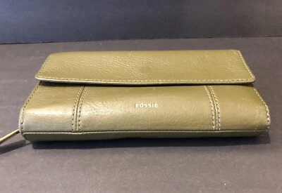Cartera sin asas Fossil Jori con solapa de cuero verde con cremallera alrededor Foto 1 de 4